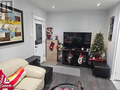 137 Huron Street, Oshawa, ON - Indoor Photo Showing Living Room