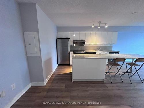 1107-33 Singer Crt, Toronto, ON - Indoor Photo Showing Kitchen