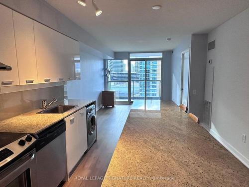 1107-33 Singer Crt, Toronto, ON - Indoor Photo Showing Kitchen