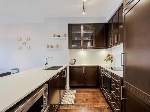 408-21 Clairtrell Rd, Toronto, ON - Indoor Photo Showing Kitchen With Double Sink With Upgraded Kitchen