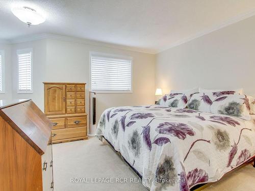 124 Hudson Cres, Bradford West Gwillimbury, ON - Indoor Photo Showing Bedroom