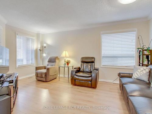 124 Hudson Cres, Bradford West Gwillimbury, ON - Indoor Photo Showing Living Room