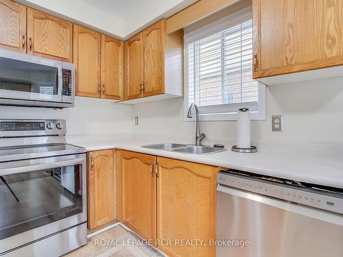 124 Hudson Cres, Bradford West Gwillimbury, ON - Indoor Photo Showing Kitchen With Double Sink