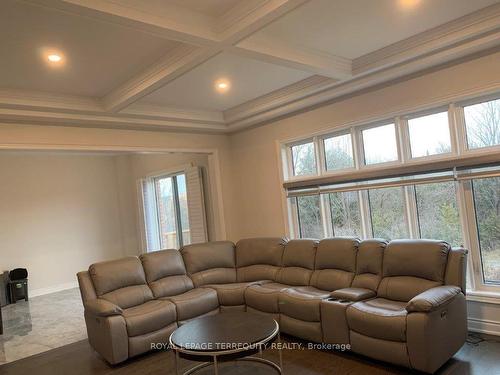 87 Big Canoe Dr, Georgina, ON - Indoor Photo Showing Living Room