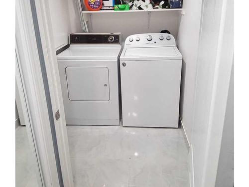 B-629 Dolly Bird Lane, Mississauga, ON - Indoor Photo Showing Laundry Room