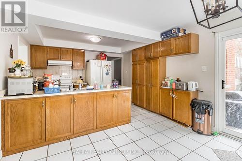 1 Glenayr Gate, Whitby, ON - Indoor Photo Showing Kitchen