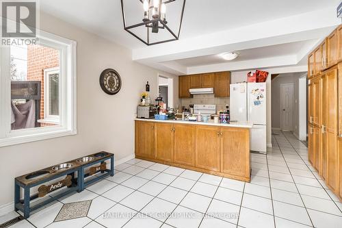 1 Glenayr Gate, Whitby, ON - Indoor Photo Showing Kitchen