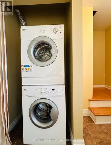 25 Glass Drive, Aurora, ON - Indoor Photo Showing Laundry Room