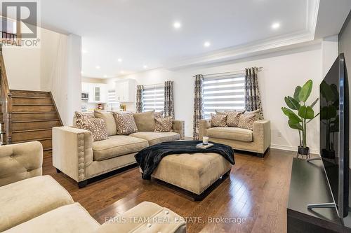 1386 Dallman Street, Innisfil, ON - Indoor Photo Showing Living Room