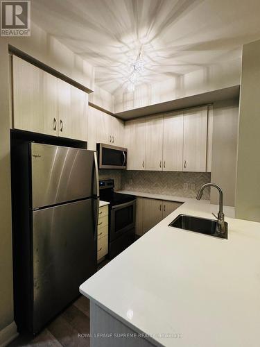 405 - 111 Worsley Street, Barrie, ON - Indoor Photo Showing Kitchen With Stainless Steel Kitchen