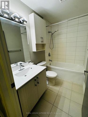 405 - 111 Worsley Street, Barrie, ON - Indoor Photo Showing Bathroom