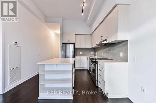 506 - 2560 Eglinton Avenue W, Mississauga, ON - Indoor Photo Showing Kitchen