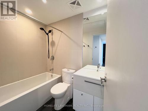 510 - 15 Grenville Street, Toronto, ON - Indoor Photo Showing Bathroom