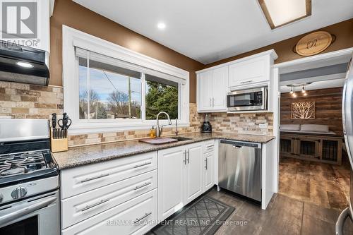 2118 Governors Road, Hamilton, ON - Indoor Photo Showing Kitchen With Stainless Steel Kitchen With Upgraded Kitchen