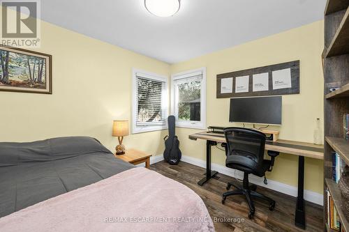 2118 Governors Road, Hamilton, ON - Indoor Photo Showing Bedroom