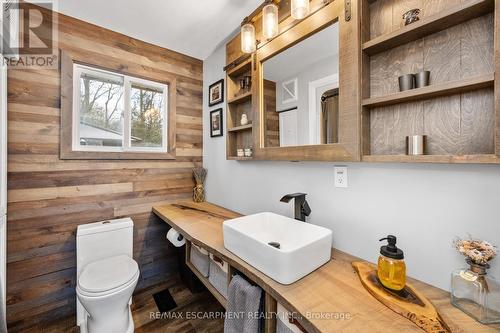 2118 Governors Road, Hamilton, ON - Indoor Photo Showing Bathroom