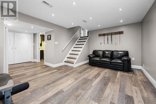 2118 Governors Road, Hamilton, ON - Indoor Photo Showing Living Room