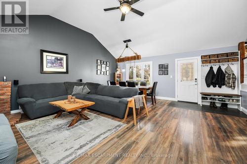 2118 Governors Road, Hamilton, ON - Indoor Photo Showing Living Room