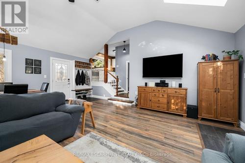 2118 Governors Road, Hamilton, ON - Indoor Photo Showing Living Room