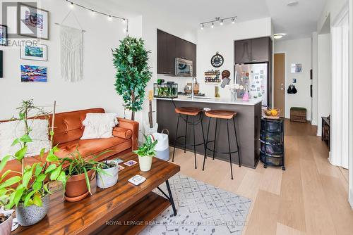 2107 - 30 Roehampton Avenue, Toronto, ON - Indoor Photo Showing Living Room