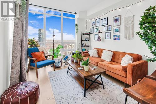 2107 - 30 Roehampton Avenue, Toronto, ON - Indoor Photo Showing Living Room