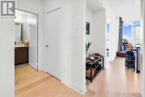 2107 - 30 Roehampton Avenue, Toronto, ON - Indoor Photo Showing Other Room