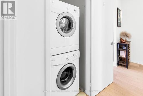 2107 - 30 Roehampton Avenue, Toronto, ON - Indoor Photo Showing Laundry Room