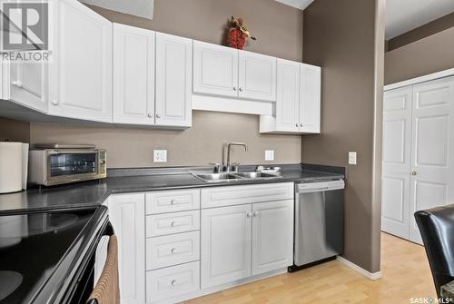 407 215 Lowe Road, Saskatoon, SK - Indoor Photo Showing Kitchen With Double Sink