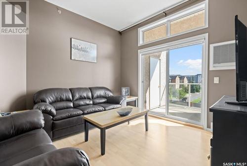 407 215 Lowe Road, Saskatoon, SK - Indoor Photo Showing Living Room