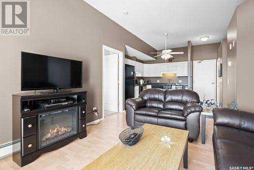 407 215 Lowe Road, Saskatoon, SK - Indoor Photo Showing Living Room