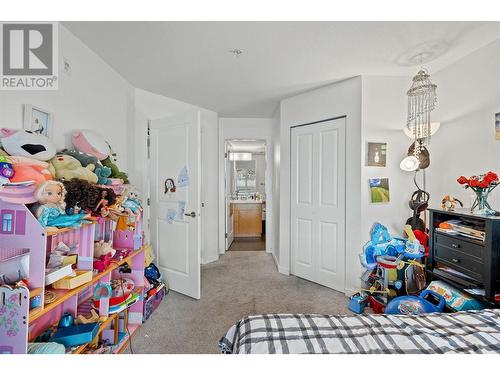 571 Yates Road Unit# 107, Kelowna, BC - Indoor Photo Showing Bedroom