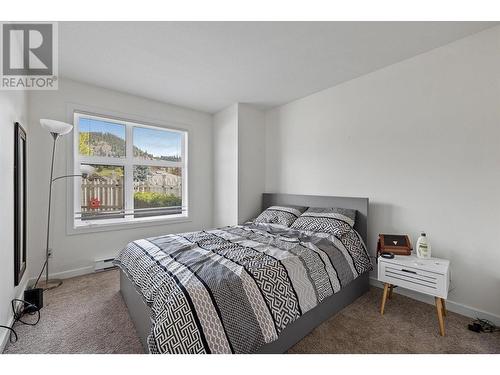 571 Yates Road Unit# 107, Kelowna, BC - Indoor Photo Showing Bedroom