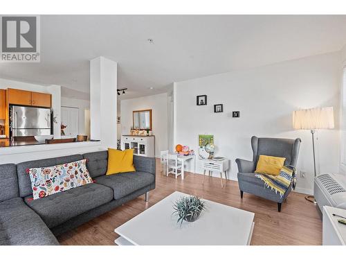 571 Yates Road Unit# 107, Kelowna, BC - Indoor Photo Showing Living Room