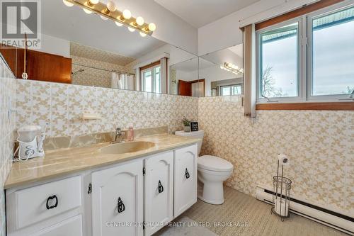 3715 Unity Rd Road, Kingston (City North Of 401), ON - Indoor Photo Showing Bathroom