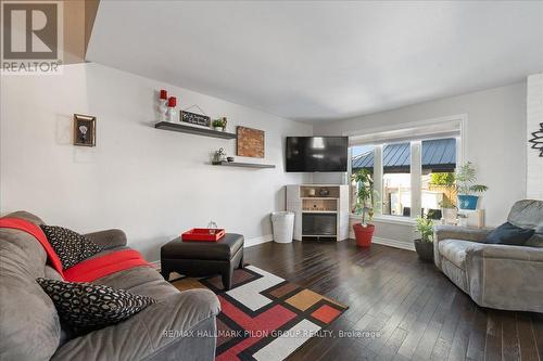 618 Emerald Street, Clarence-Rockland, ON - Indoor Photo Showing Living Room