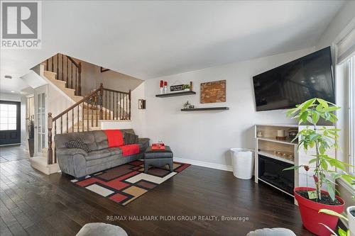 618 Emerald Street, Clarence-Rockland, ON - Indoor Photo Showing Living Room