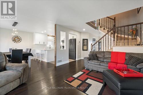 618 Emerald Street, Clarence-Rockland, ON - Indoor Photo Showing Living Room