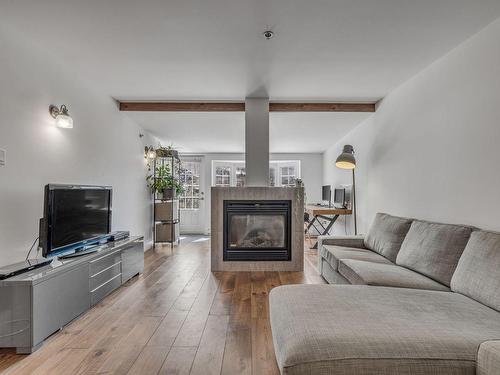 Salon - 608-82 Ch. Du Tour-Du-Lac, Lac-Beauport, QC - Indoor Photo Showing Living Room With Fireplace