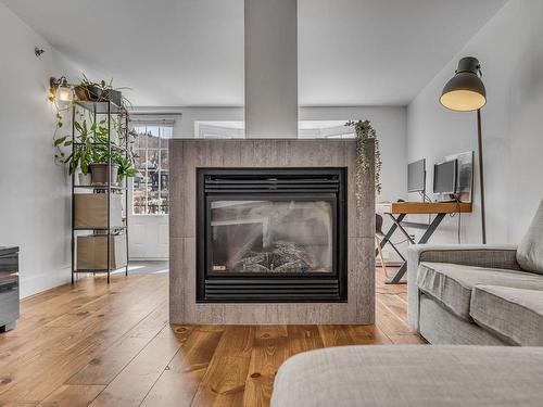 Salon - 608-82 Ch. Du Tour-Du-Lac, Lac-Beauport, QC - Indoor Photo Showing Living Room With Fireplace