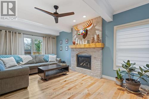 562 Grand View Avenue, London, ON - Indoor Photo Showing Living Room With Fireplace