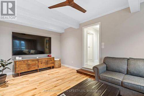 562 Grand View Avenue, London, ON - Indoor Photo Showing Living Room