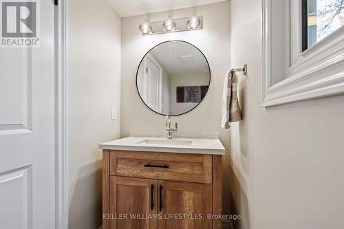 562 Grand View Avenue, London, ON - Indoor Photo Showing Bathroom