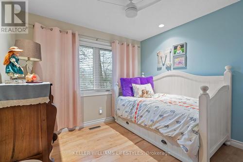 562 Grand View Avenue, London, ON - Indoor Photo Showing Bedroom