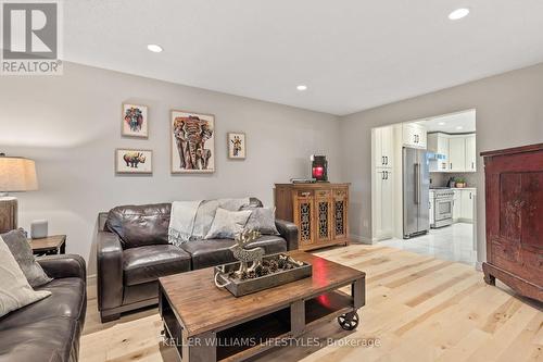 562 Grand View Avenue, London, ON - Indoor Photo Showing Living Room