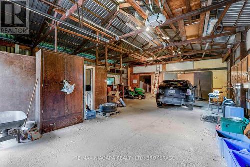 79 Four Mile Creek Road, Niagara-On-The-Lake, ON - Indoor Photo Showing Garage