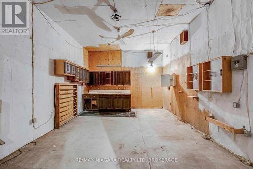 79 Four Mile Creek Road, Niagara-On-The-Lake, ON - Indoor Photo Showing Garage