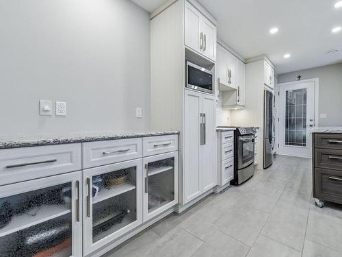 Cuisine - 44 Place Berlioz, Candiac, QC - Indoor Photo Showing Kitchen With Upgraded Kitchen