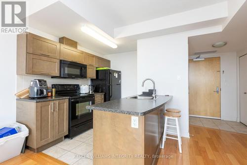 1707 - 179 Metcalfe Street, Ottawa, ON - Indoor Photo Showing Kitchen