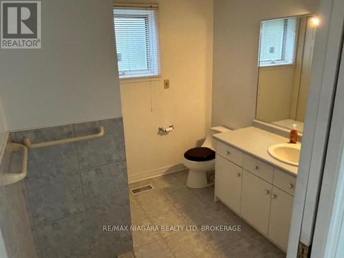 6378 Mountain Road, Niagara Falls, ON - Indoor Photo Showing Bathroom