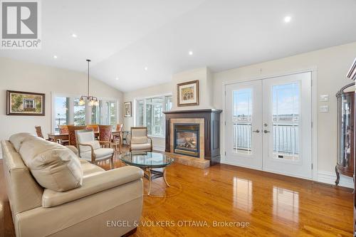 291 Concession Rd 1 Road, Alfred & Plantagenet, ON - Indoor Photo Showing Living Room With Fireplace